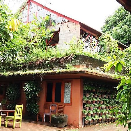 Rumah Turi Eco Boutique Hotel Solo Exterior foto